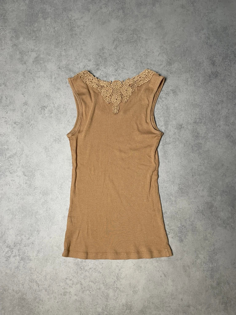 detail view, Uniqlo Tank Top with Lace, vintage Y2K second hand piece, image 5