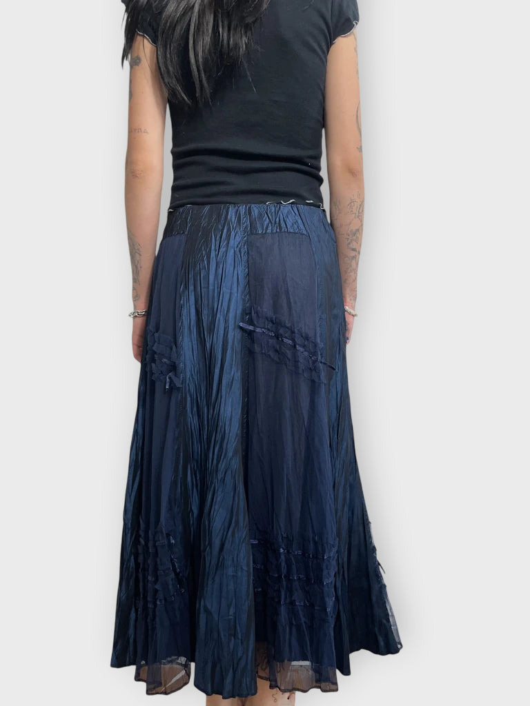 back view, blue navy skirt, vintage Y2K second hand piece