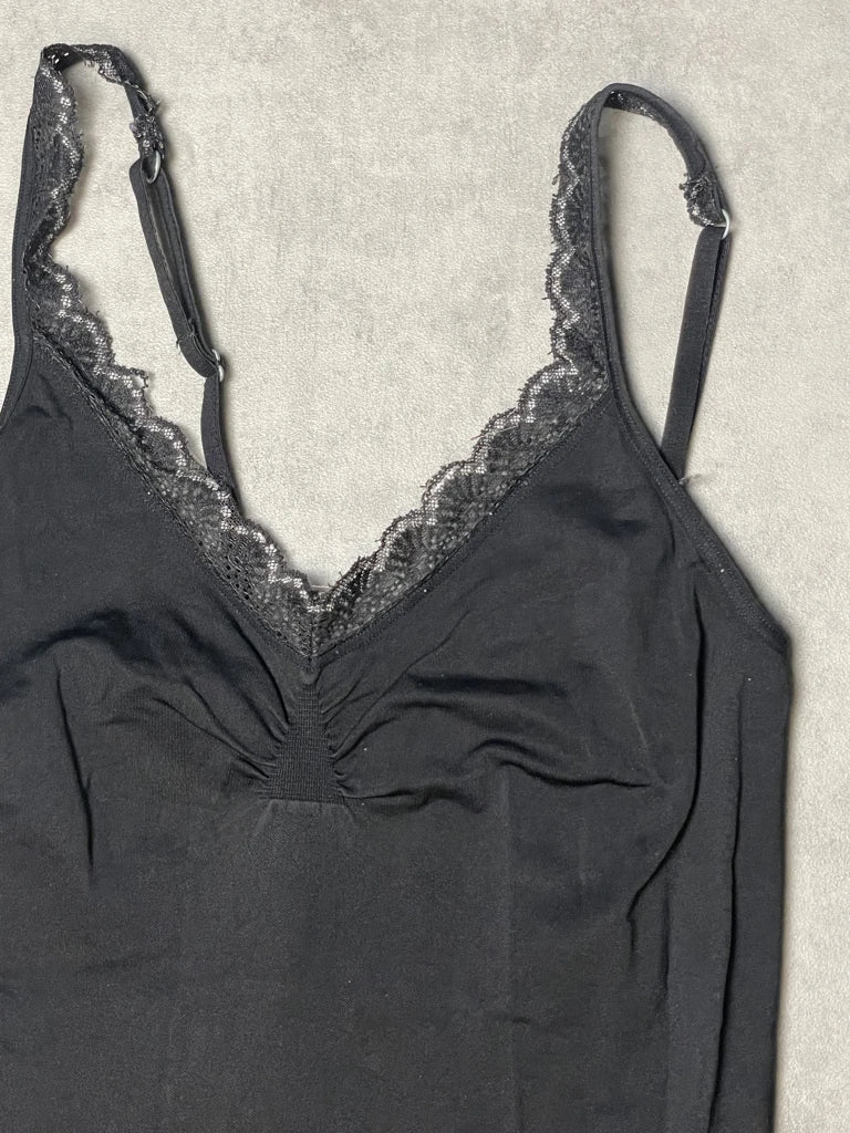 detail view, Black Top, vintage Y2K second hand piece, image 4