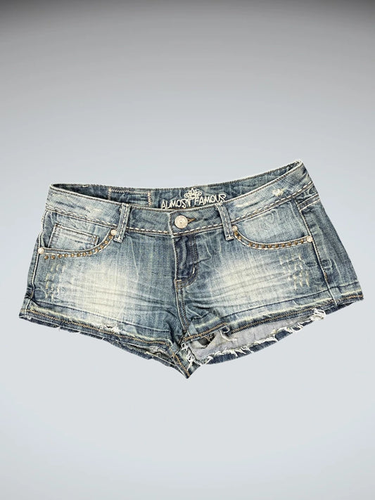 front view, Almost Famous Washed Vintage Denim Hotpants, vintage Y2K second hand piece