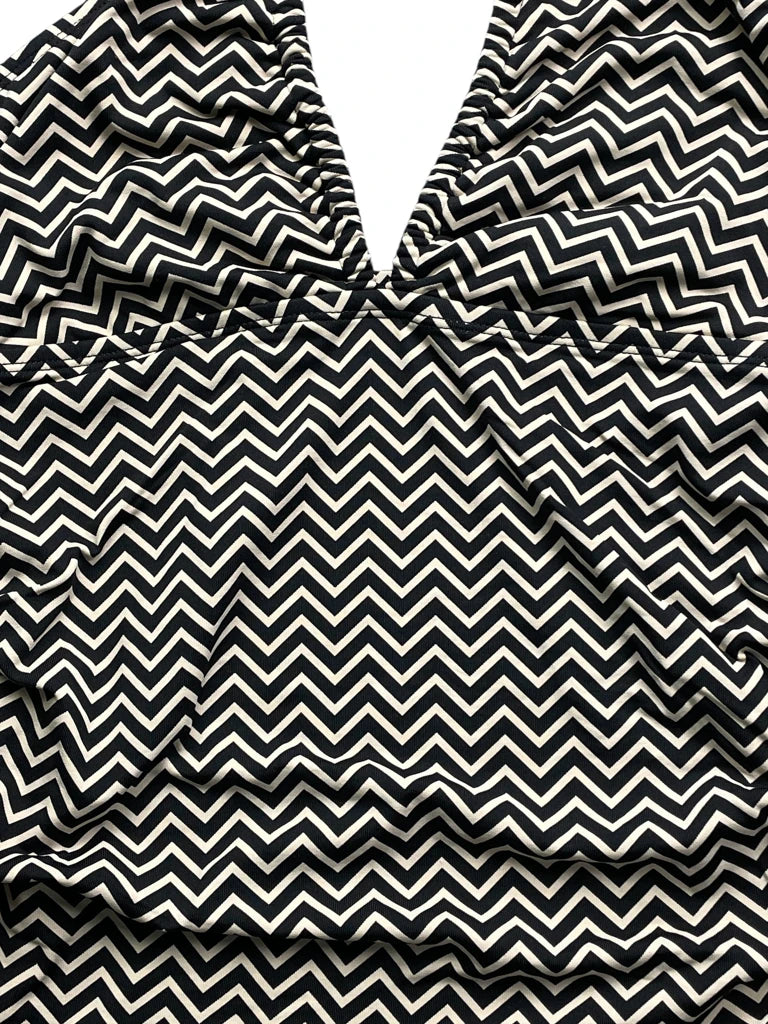 detail view, Lizz Clayborne Black White Geometric Halter Top, vintage Y2K second hand piece, image 6
