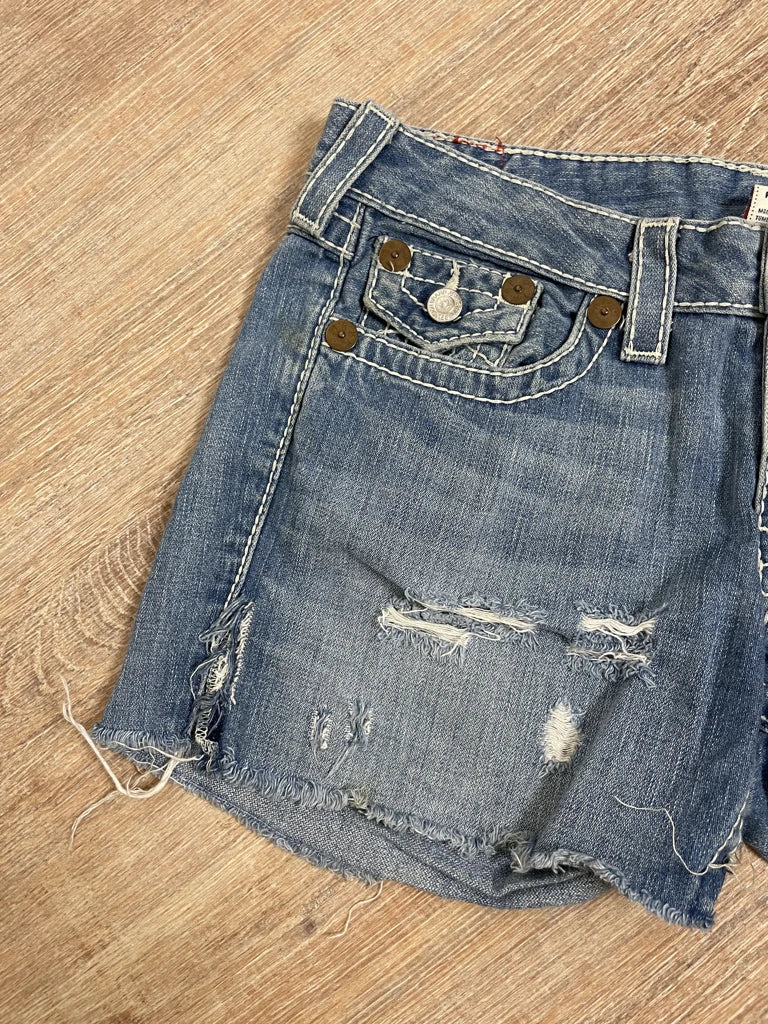 detail view, True Religion Shorts, vintage Y2K second hand piece