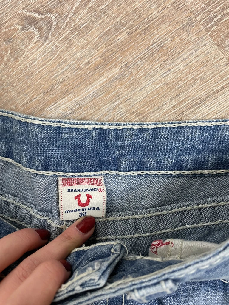 detail view, True Religion Shorts, vintage Y2K second hand piece, image 5