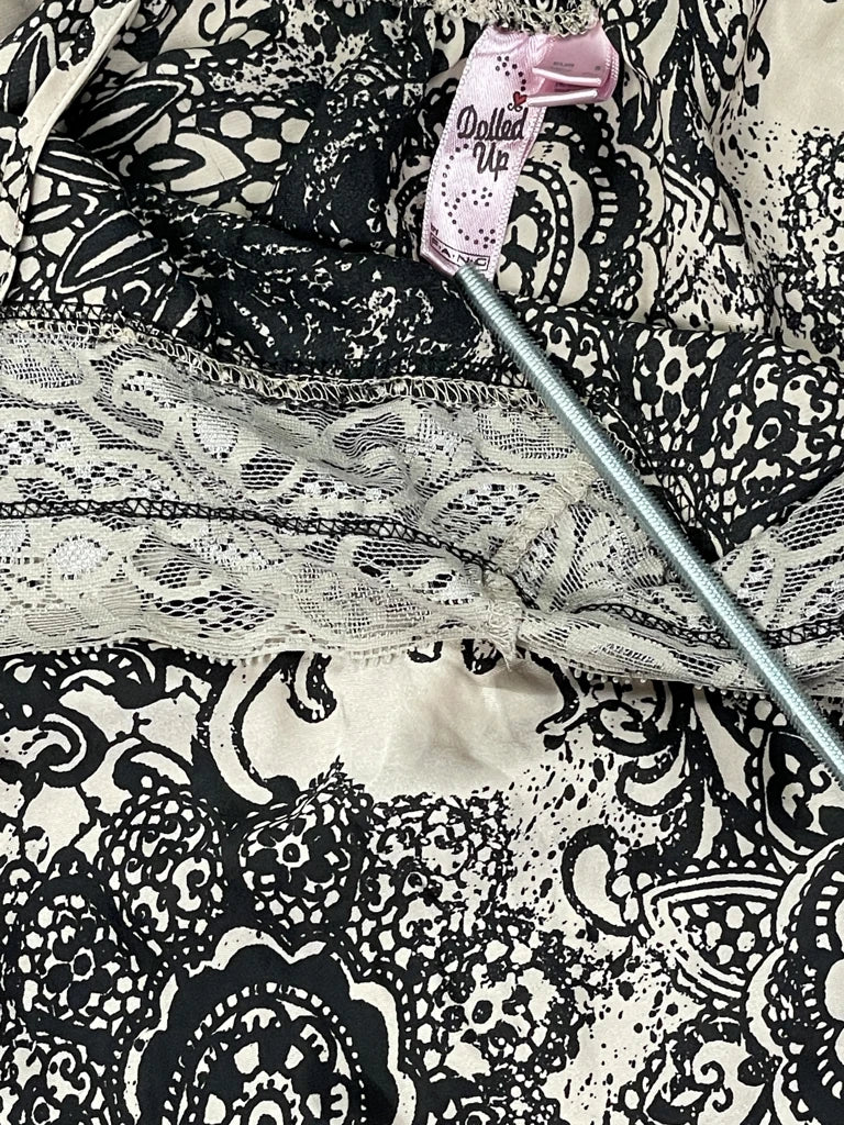 detail view, Dolled Up Alternative Beige Pattern Top, vintage Y2K second hand piece