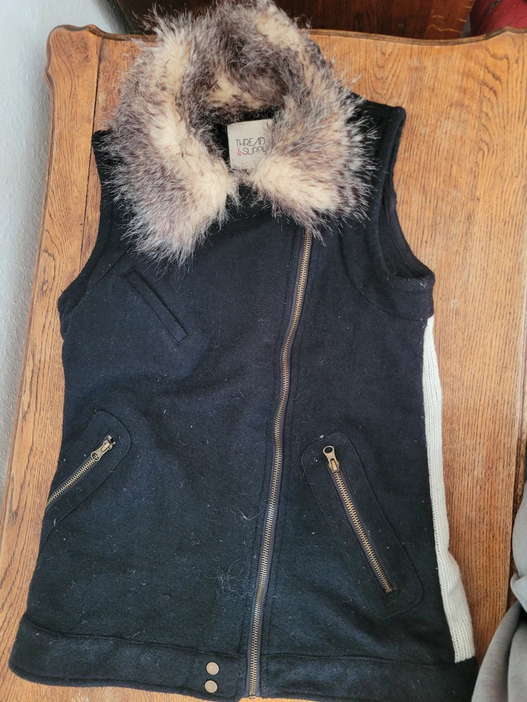 detail view, Thread & Supply Faux Fur Collar jacket, vintage Y2K second hand piece, image 6