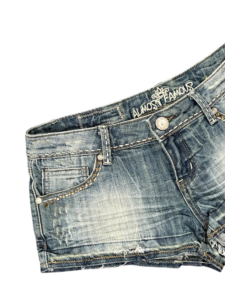 detail view, Almost Famous Washed Vintage Denim Hotpants, vintage Y2K second hand piece, image 4