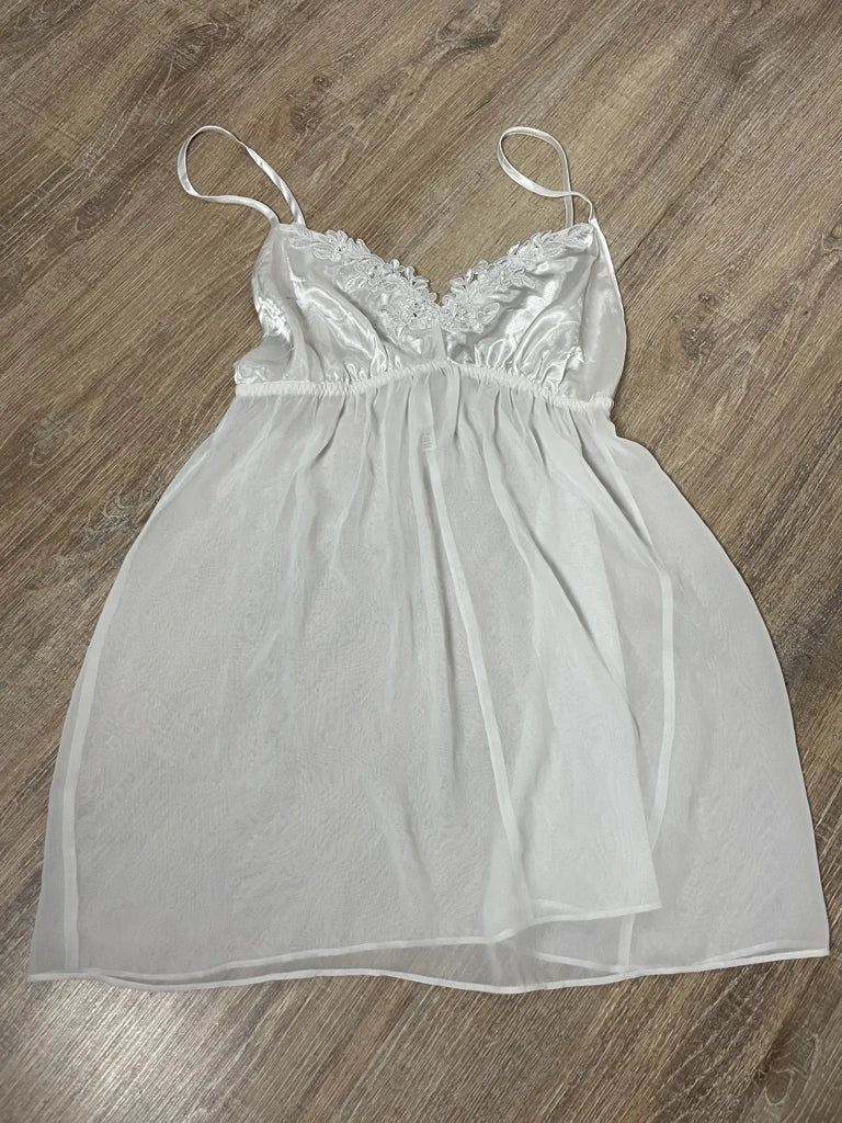 detail view, Gilligan&Omalley Dreamy Night White Sheer Top, vintage Y2K second hand piece, image 6