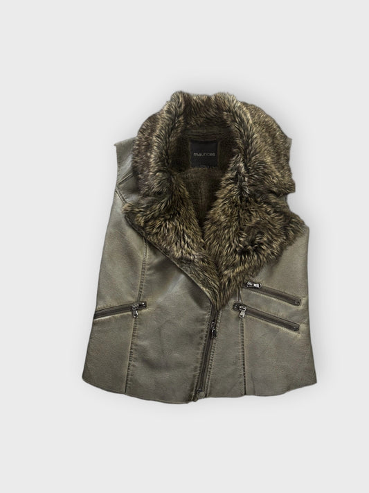back view, Maurices Faux Fur Collar Leather Vest Women, vintage Y2K second hand piece