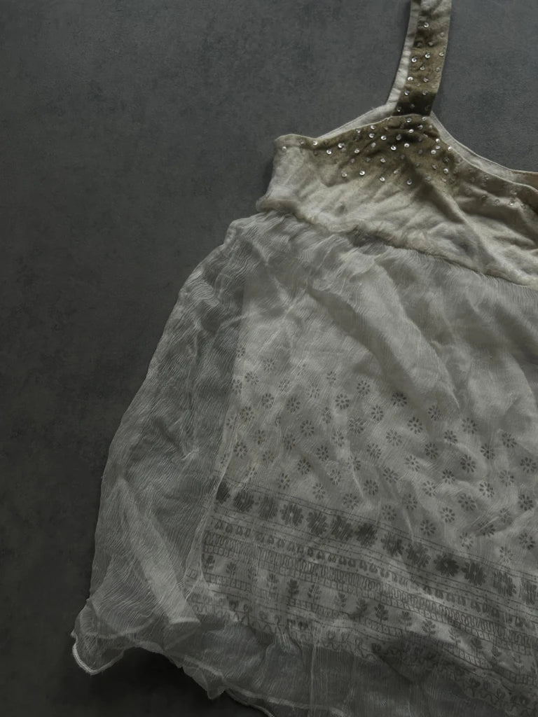 detail view, Guess White straps top, vintage Y2K second hand piece