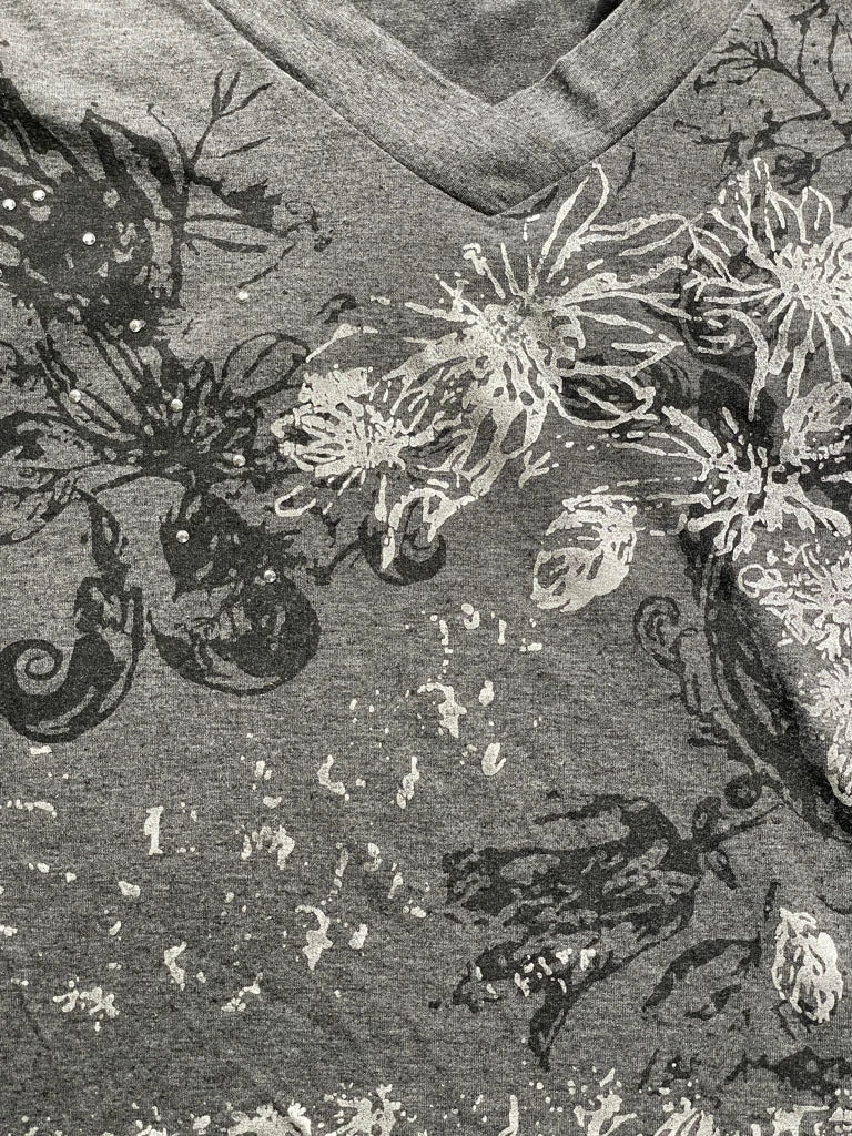detail view, Valleygirl Grey Y2K Floral Graphic Tee with Vintage Charm, vintage Y2K second hand piece, image 4