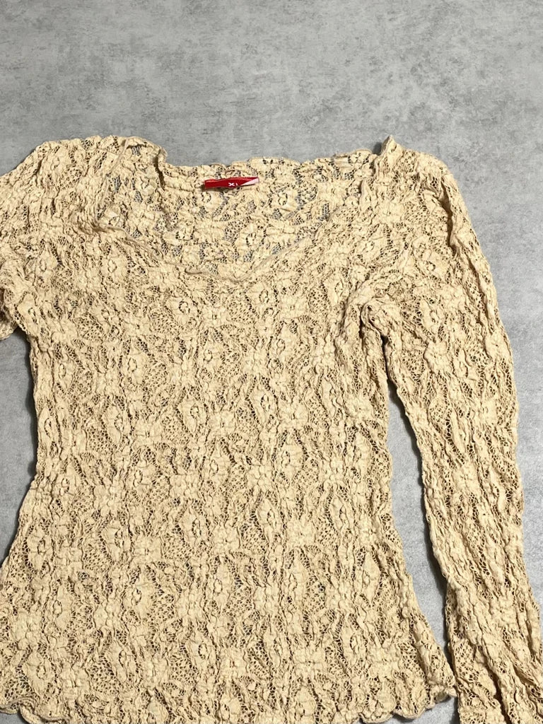 detail view, Xi lace long sleeve top, vintage Y2K second hand piece