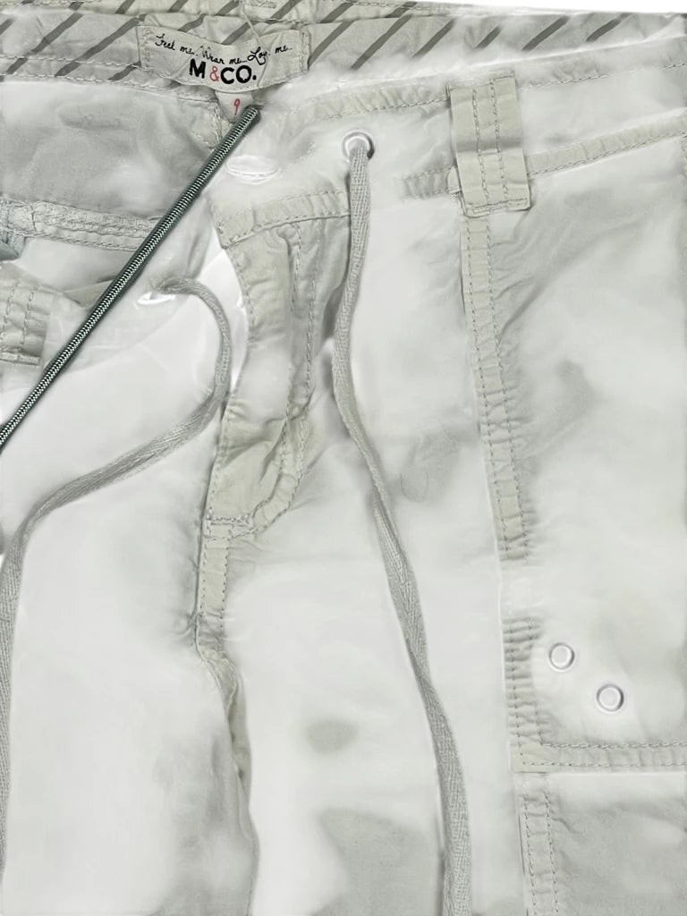 detail view, M & Co light cargo pants, vintage Y2K second hand piece