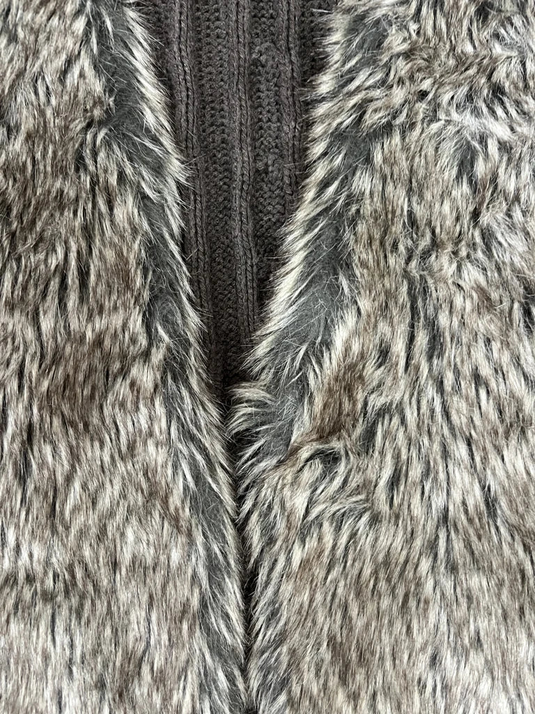 detail view, Joseph A Faux Fur Vest, vintage Y2K second hand piece