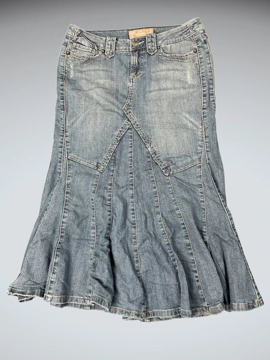 front view, Candie's Candies Light Blue Flared Denim Skirt, vintage Y2K second hand piece