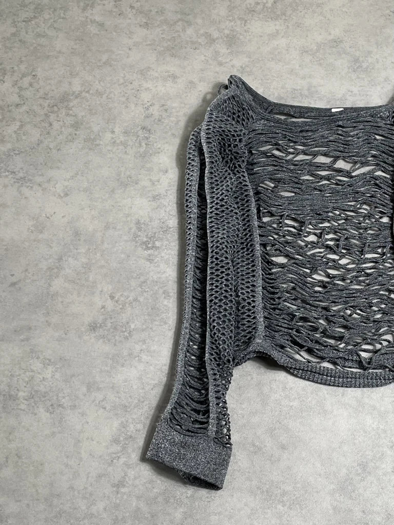 detail view, ripped grey long sleeve top, vintage Y2K second hand piece, image 4