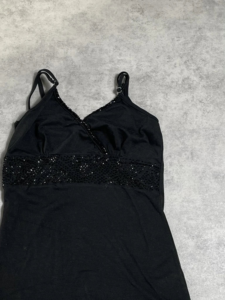 detail view, black top, vintage Y2K second hand piece