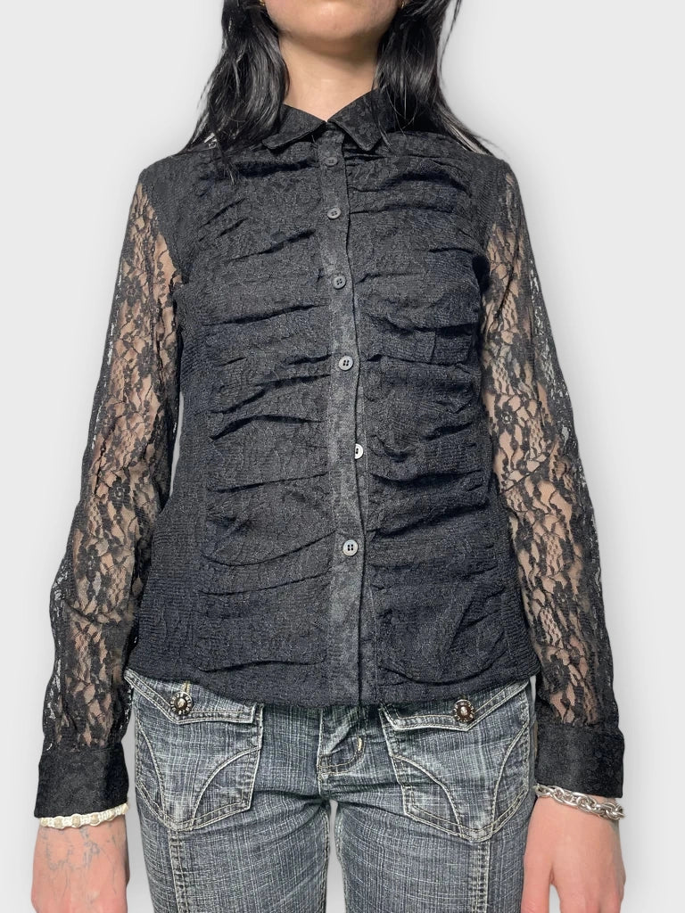 front view, Moda International Lace Shirt, vintage Y2K second hand piece