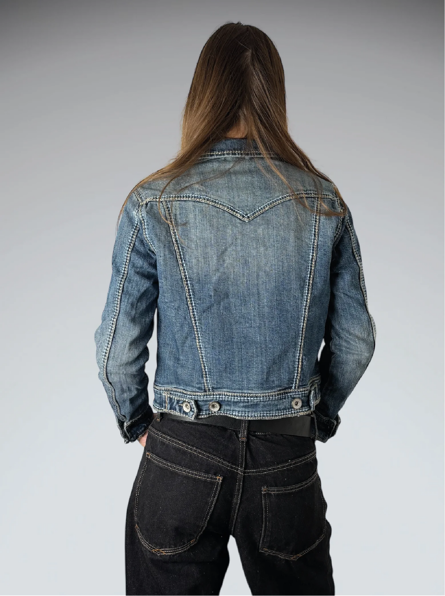 detail view, Maurices Blue Classic Denim Jacket Women, vintage Y2K second hand piece