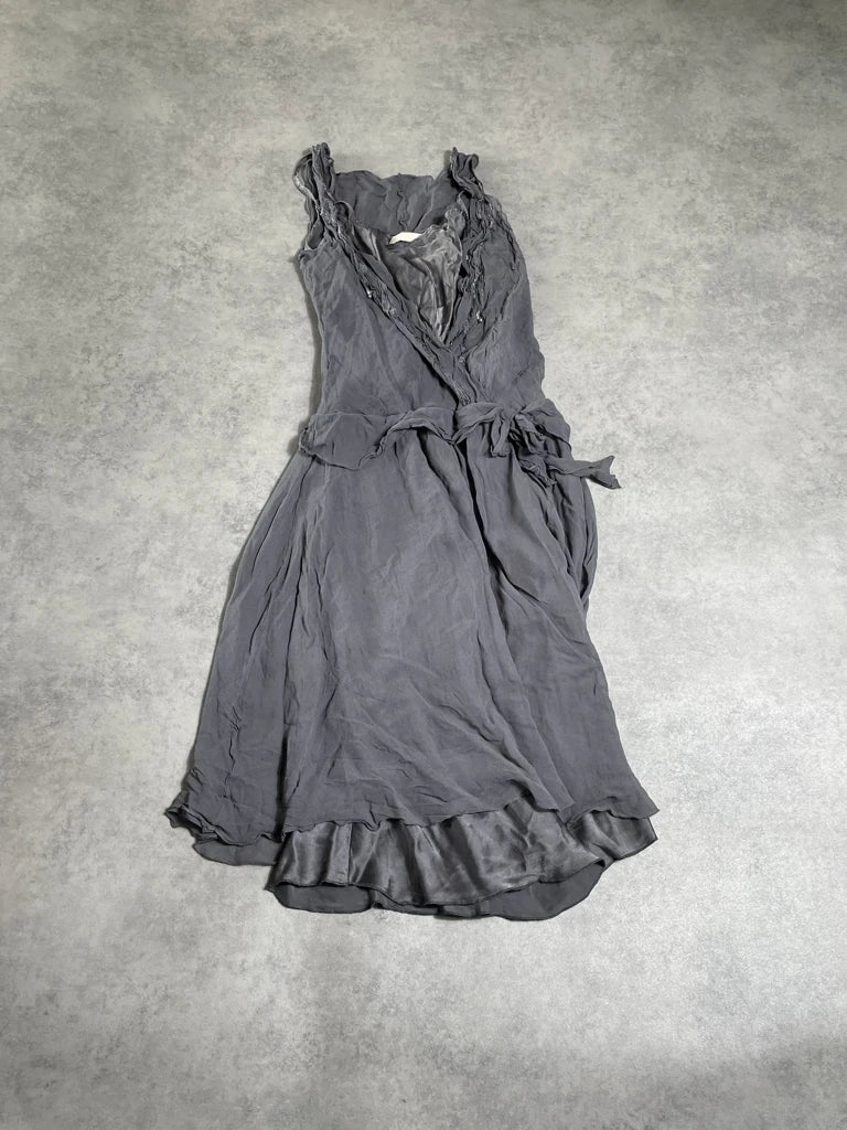 detail view, Hype grey dress, vintage Y2K second hand piece, image 6