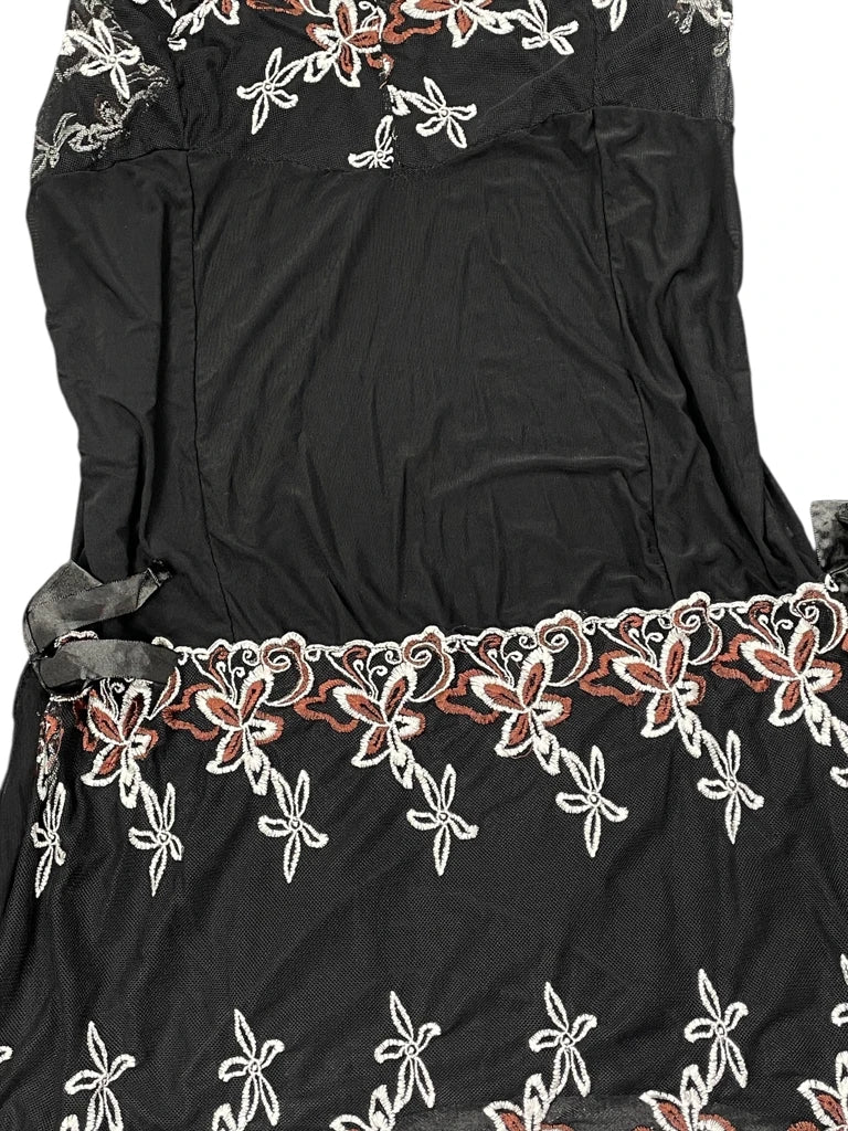 detail view, Flower Pattern Black Floral Embroidered Sheer Top, vintage Y2K second hand piece, image 4