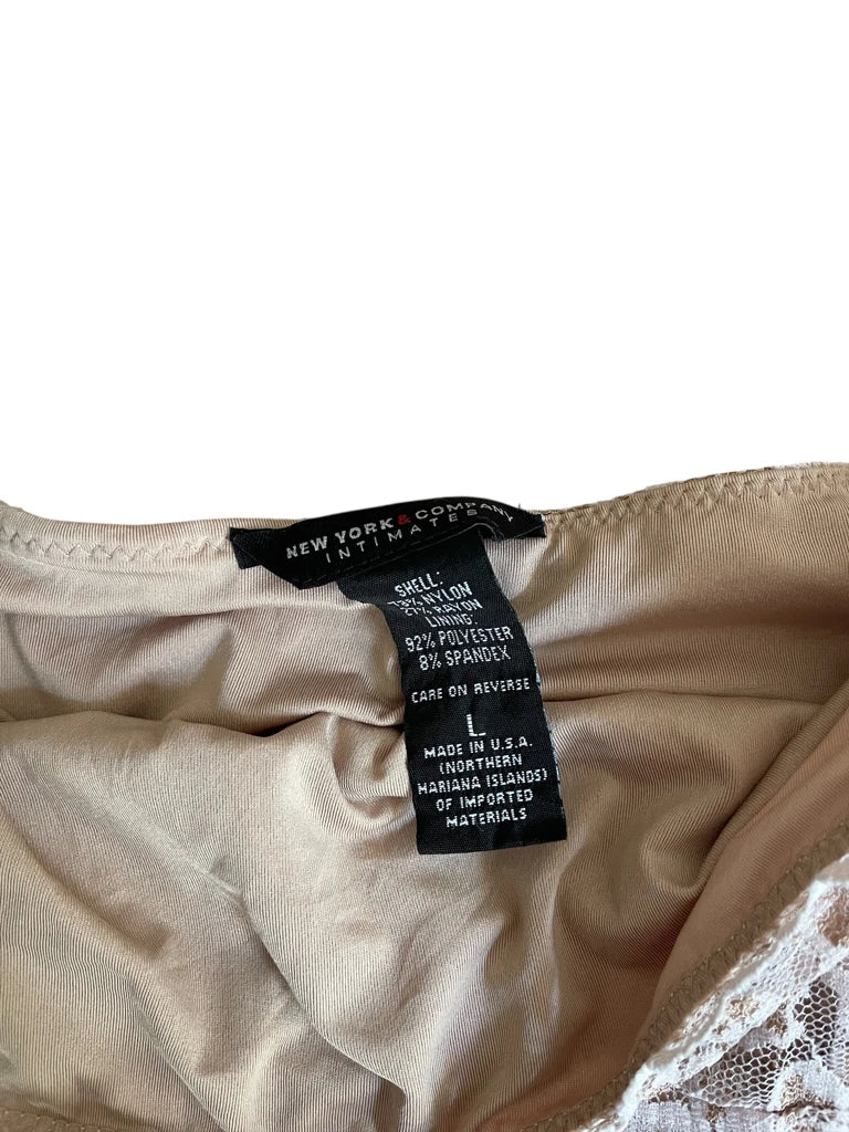 detail view, New York & Company beige bloom – sheer lace cami, vintage Y2K second hand piece, image 5