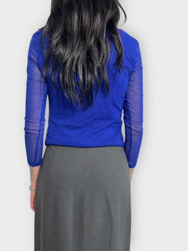 blue long sleeve top (M)