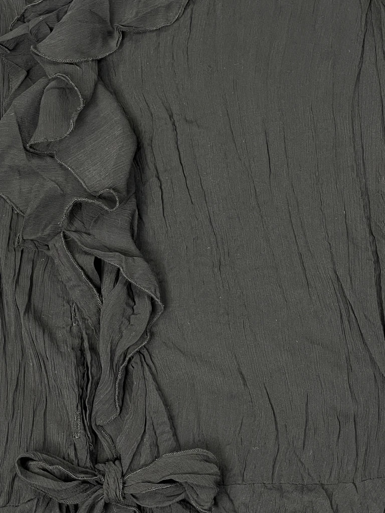 detail view, HKR Collection Ruffled Tie-Front Crinkle Blouse in Black, vintage Y2K second hand piece, image 4