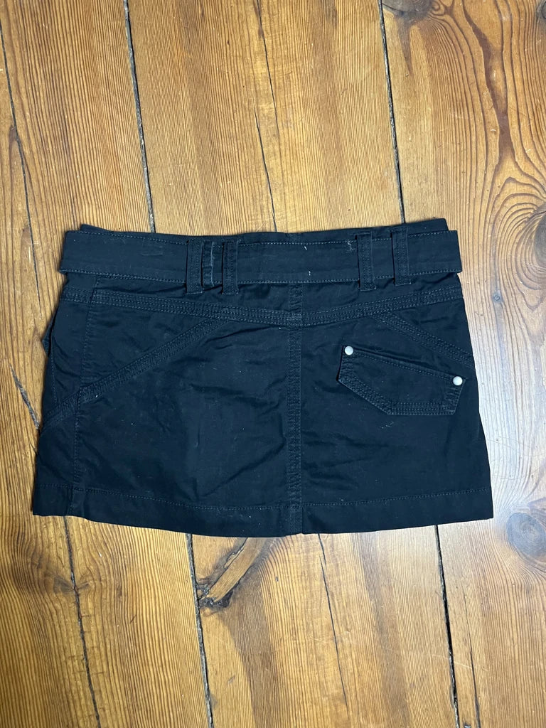 detail view, Sisley Black Miniskirt with Belt, vintage Y2K second hand piece, image 4