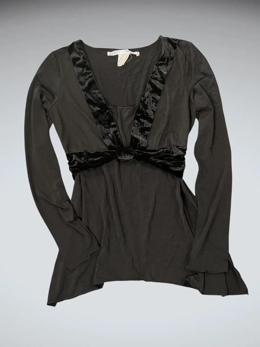 front view, Max Studio Velvet Trim Deep-V Black Top, vintage Y2K second hand piece
