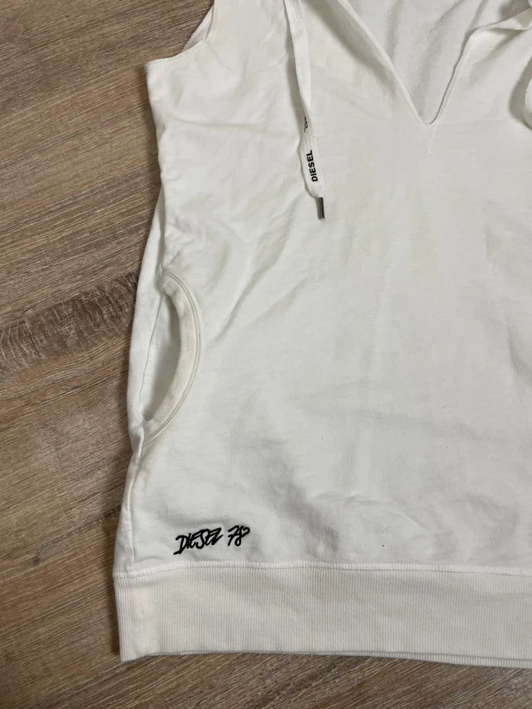 Sleeveless Shirt (M)