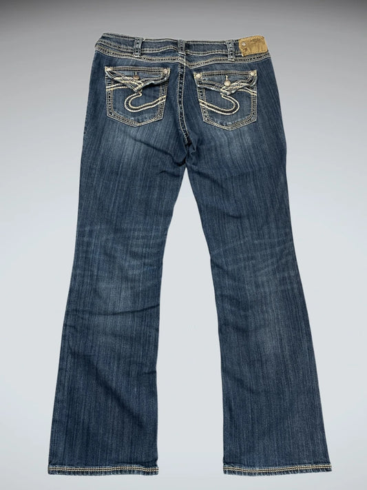 front view, Silver Jeans Dark Wash Bootcut Jeans with Signature Embroidery, vintage Y2K second hand piece