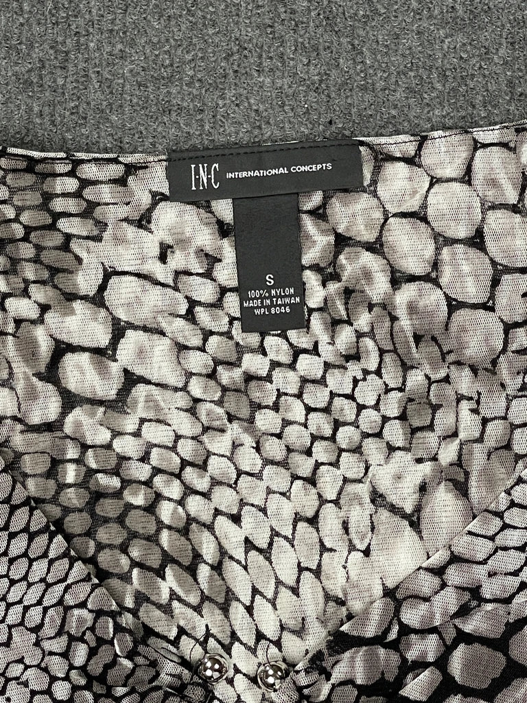 detail view, INC Snakeskin Print Vintage Top, vintage Y2K second hand piece, image 6