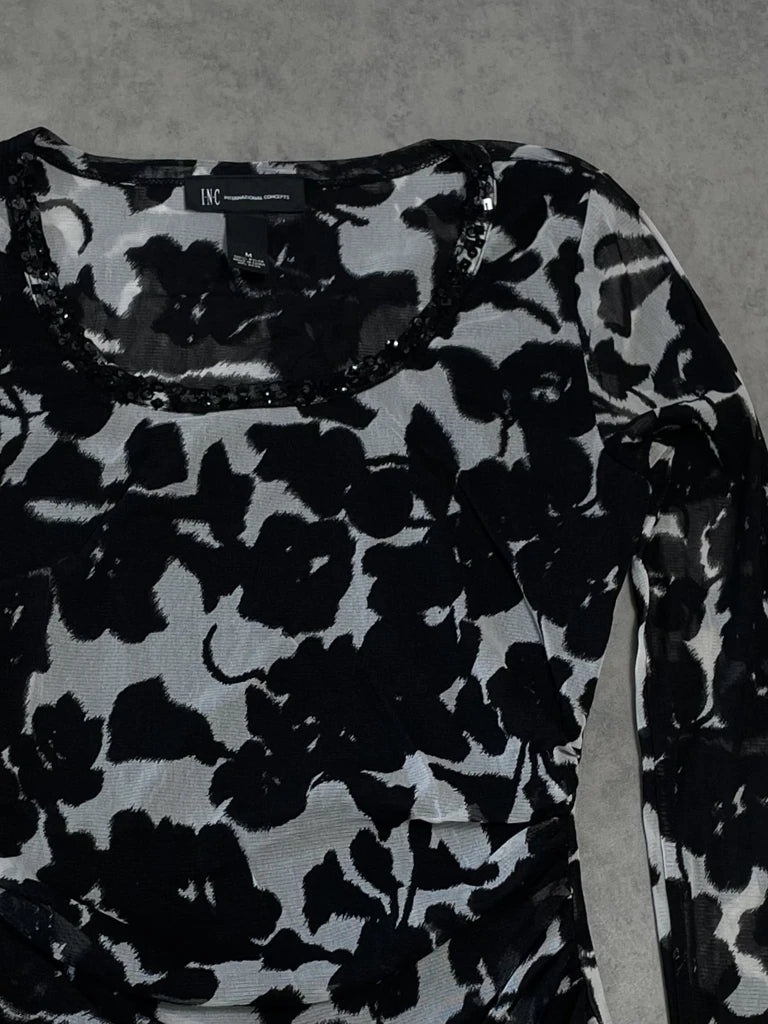 detail view, INC Flower Black and White Blouse, vintage Y2K second hand piece, image 4