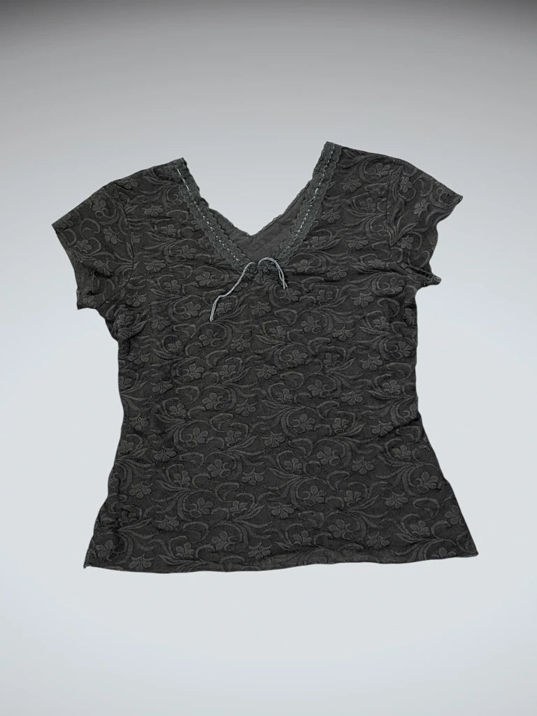 front view, Black Floral Lace V-Neck Short Sleeve Top, vintage Y2K second hand piece