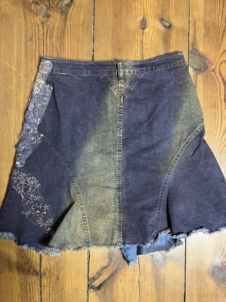 detail view, Mötivi Jeans Blue Washed Midi Skirt with Silver Detail, vintage Y2K second hand piece, image 4