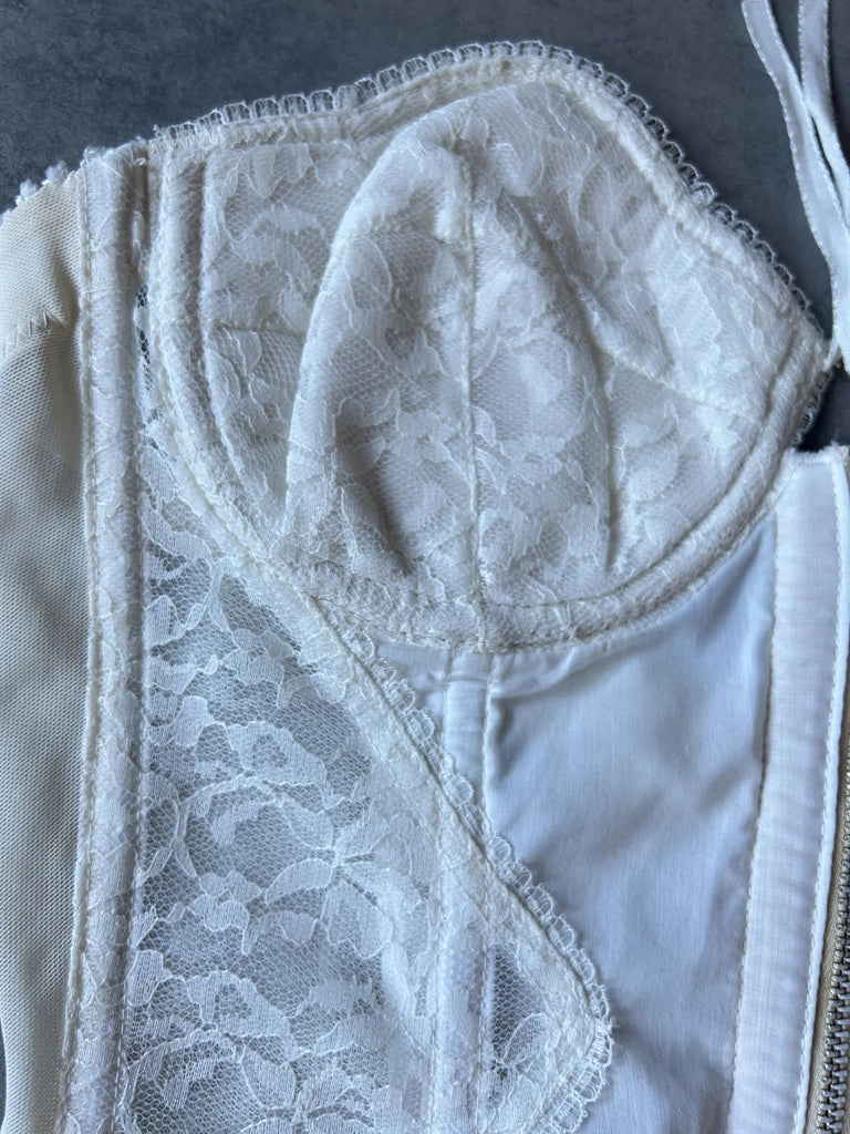 detail view, Peter Pan Y2K White Corset Top, vintage Y2K second hand piece, image 5