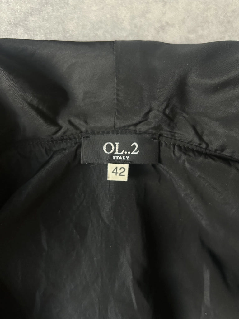 detail view, OL..2 Y2K Black Ruffle Collar Top, vintage Y2K second hand piece