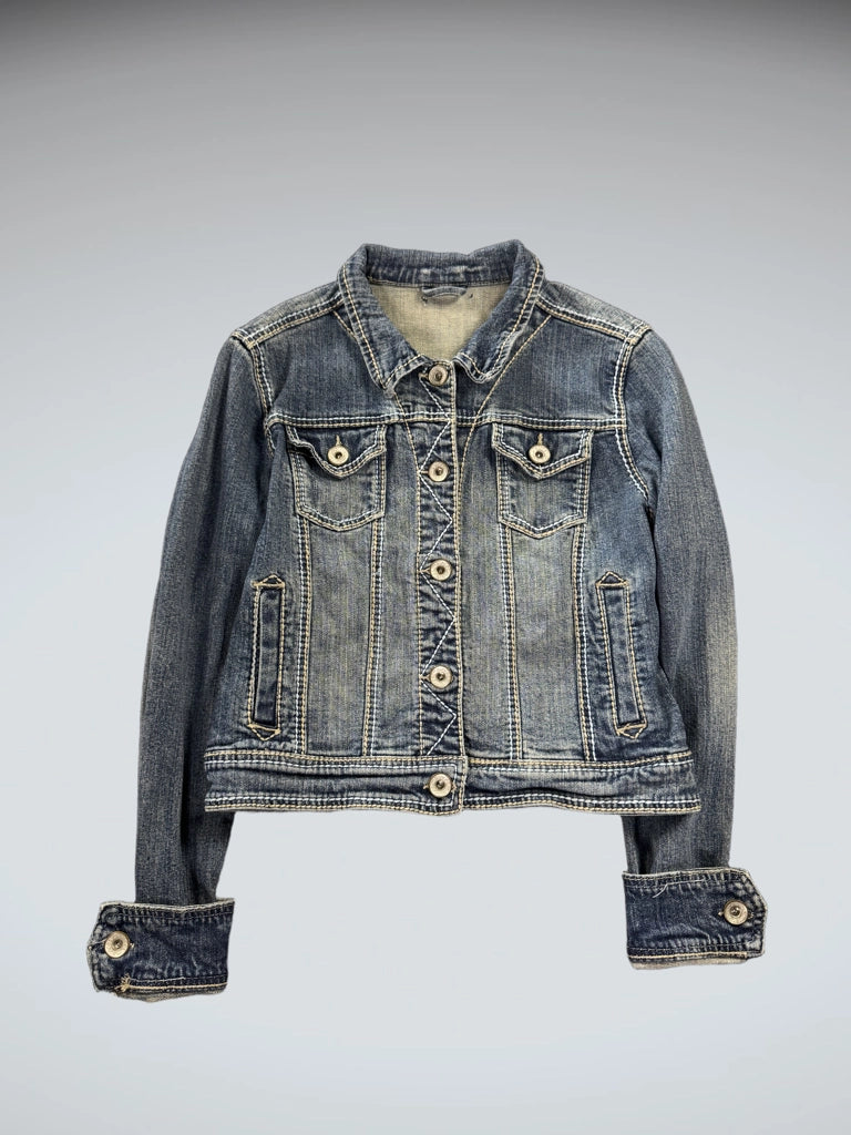detail view, Maurices Blue Classic Denim Jacket Women, vintage Y2K second hand piece, image 4