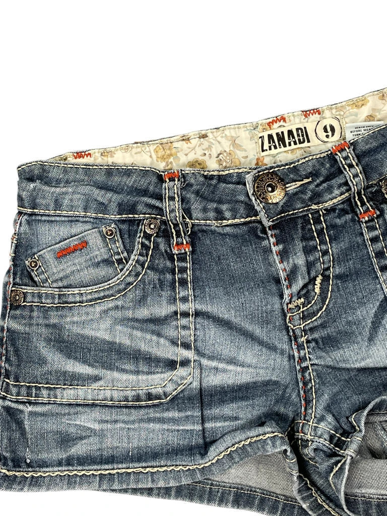 detail view, Zanadi Light Wash Rolled Hem Denim Hotpants, vintage Y2K second hand piece, image 6