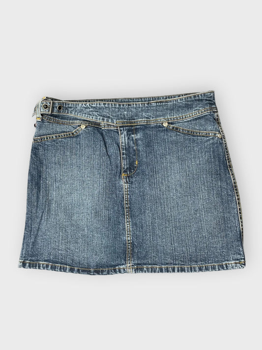 front view, Vintage Denim Skirt with Belt Detail, vintage Y2K second hand piece