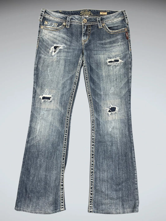 front view, Silver Jeans Light Wash Distressed Bootcut Jeans, vintage Y2K second hand piece