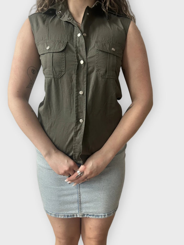 Sleeveless Button-Up (S)