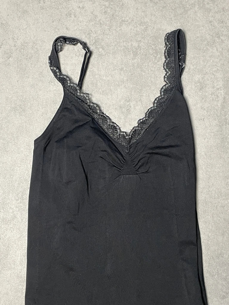 detail view, Black Top, vintage Y2K second hand piece