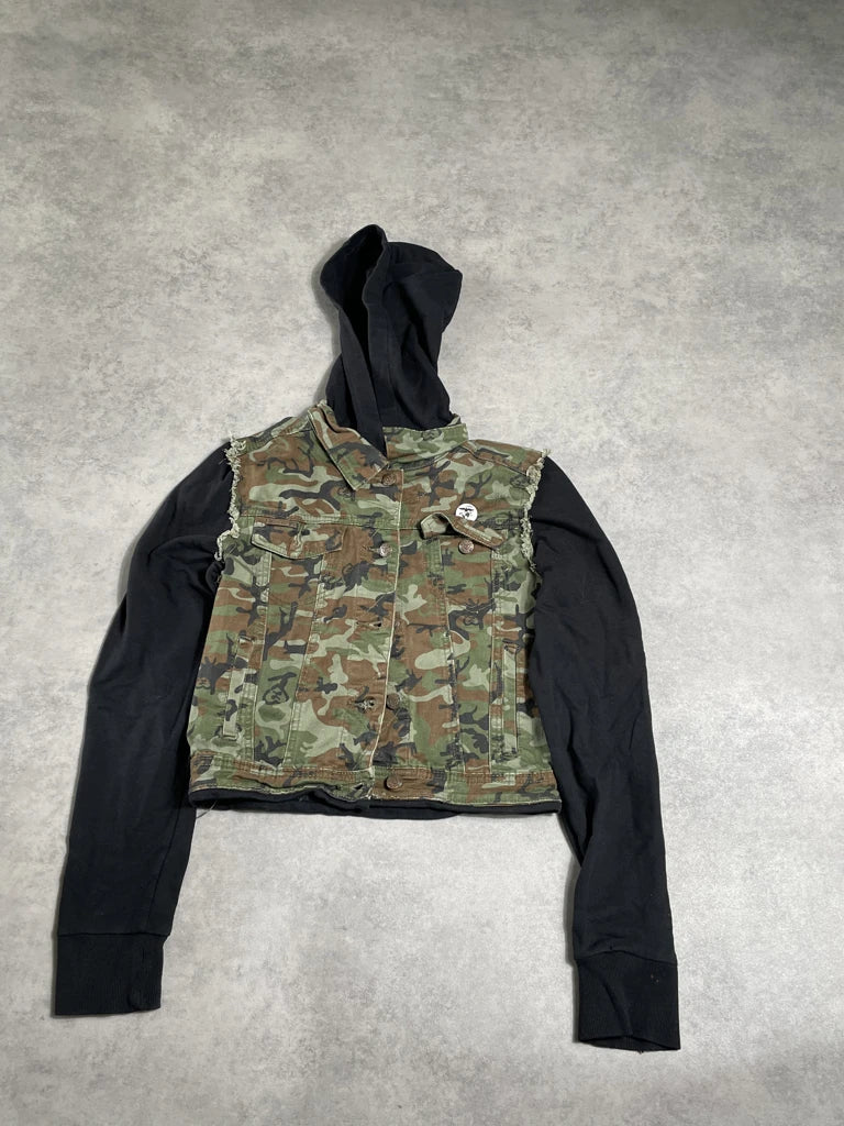 detail view, Luxirie camo hoodie, vintage Y2K second hand piece, image 6