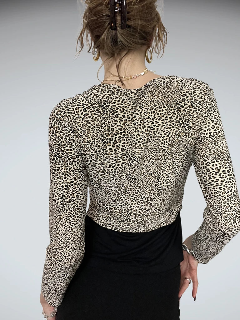 back view, Niama Woman Leopard Long Sleeve Shirt, vintage Y2K second hand piece