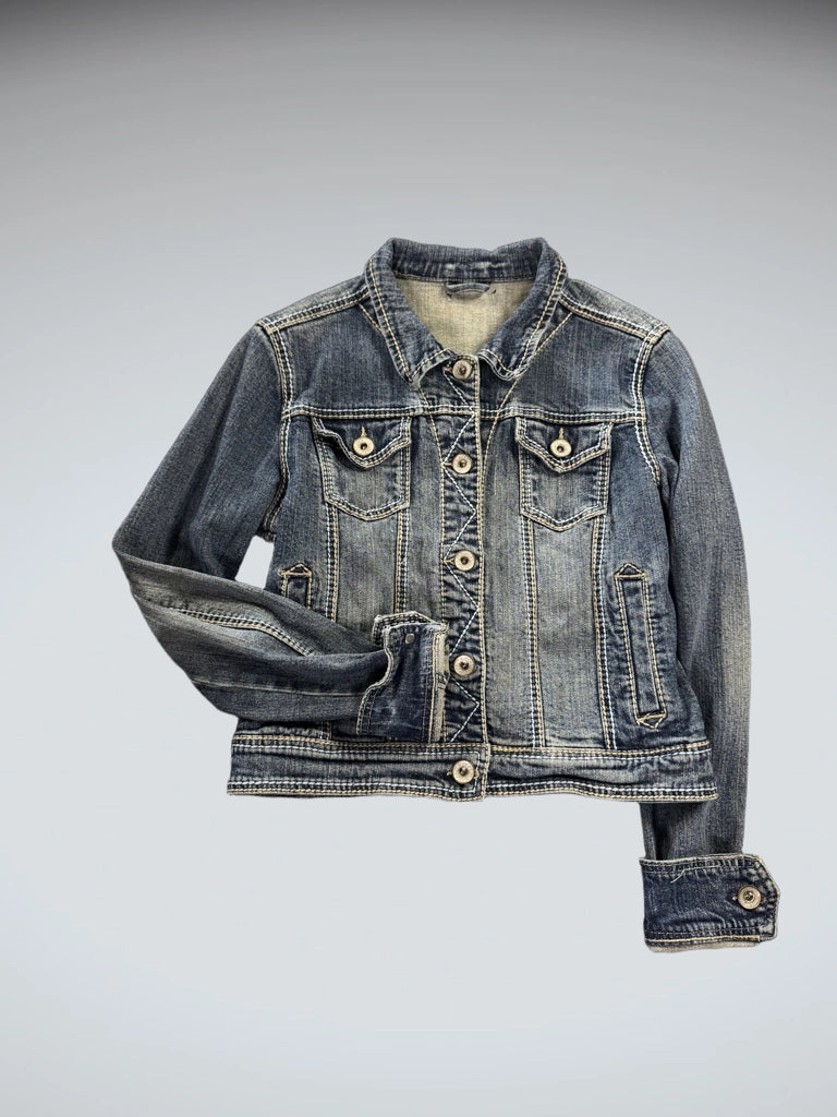 detail view, Maurices Blue Classic Denim Jacket Women, vintage Y2K second hand piece, image 5