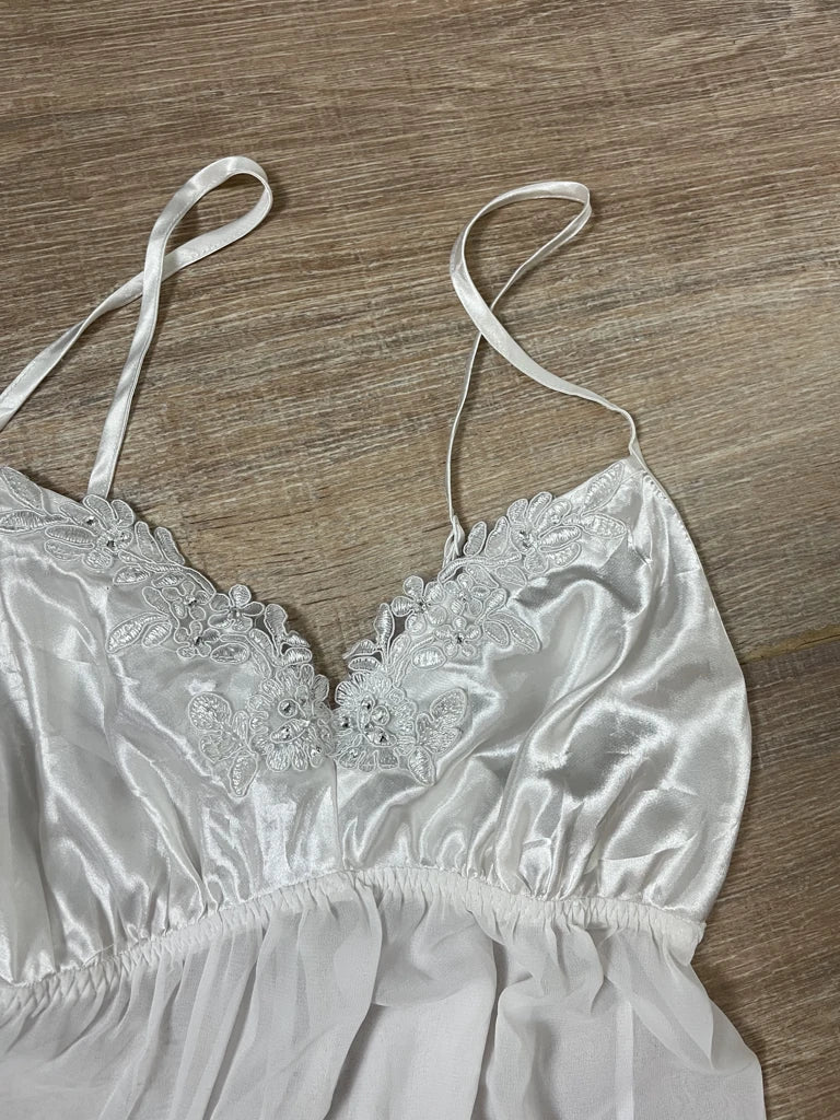 detail view, Gilligan&Omalley Dreamy Night White Sheer Top, vintage Y2K second hand piece