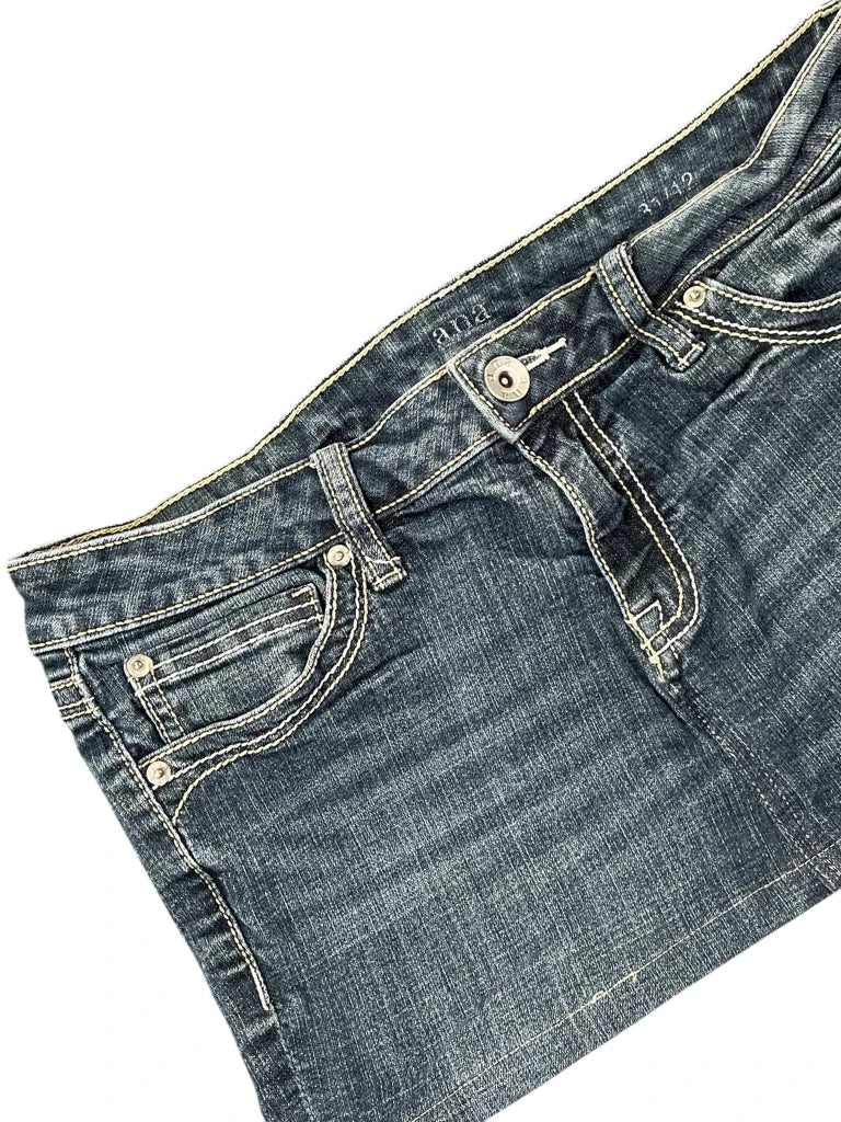 detail view, Ana Classic Blue Vintage Denim Skirt, vintage Y2K second hand piece, image 4