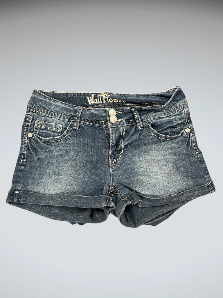front view, Wallflower Low Rise Cuffed Denim Hotpants, vintage Y2K second hand piece