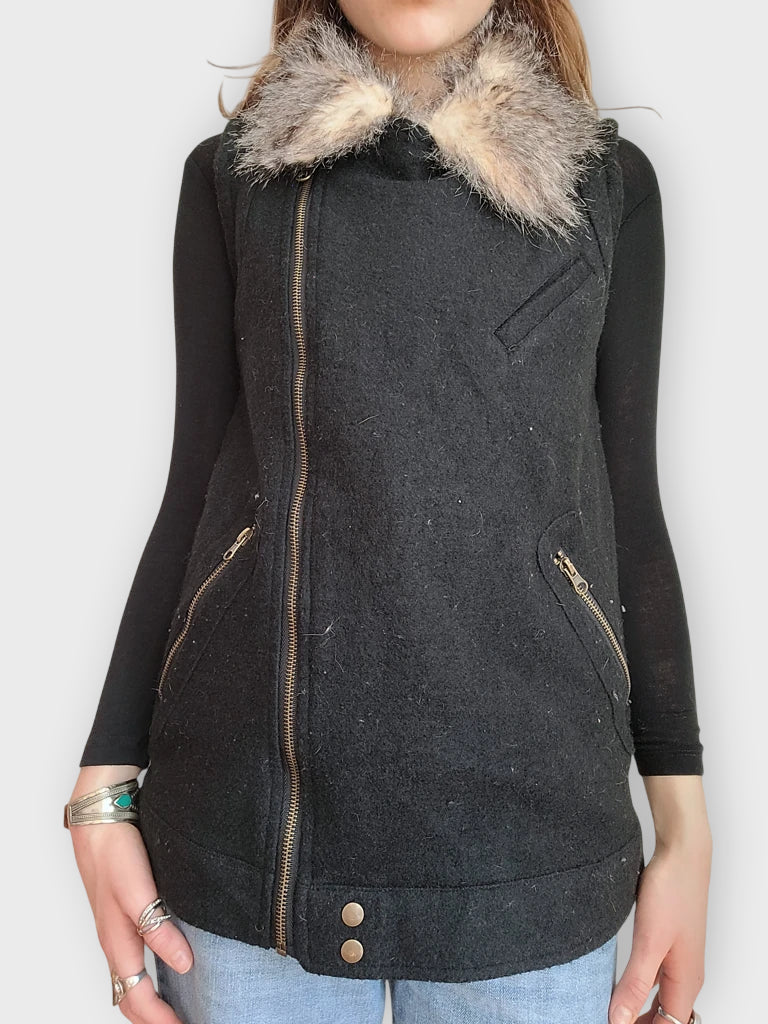 front view, Thread & Supply Faux Fur Collar jacket, vintage Y2K second hand piece